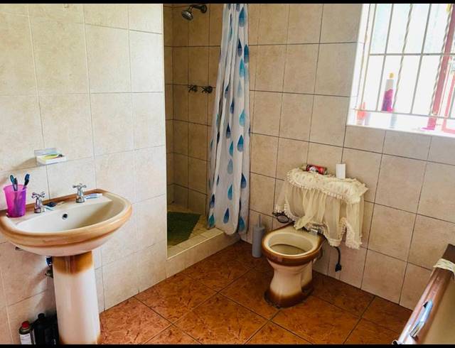 4 BEDROOM HOUSE FOR SALE IN CRYSTAL PARK